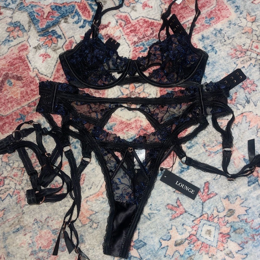 Lounge Black and Blue Lace Lingerie Set